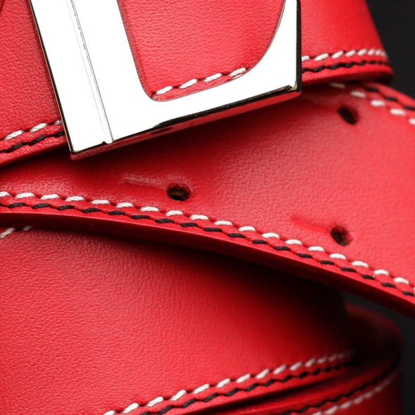 ceinture al cuir rouge surpiqures noire et blanche boucle argent brillant alexandra ledermann sportswear