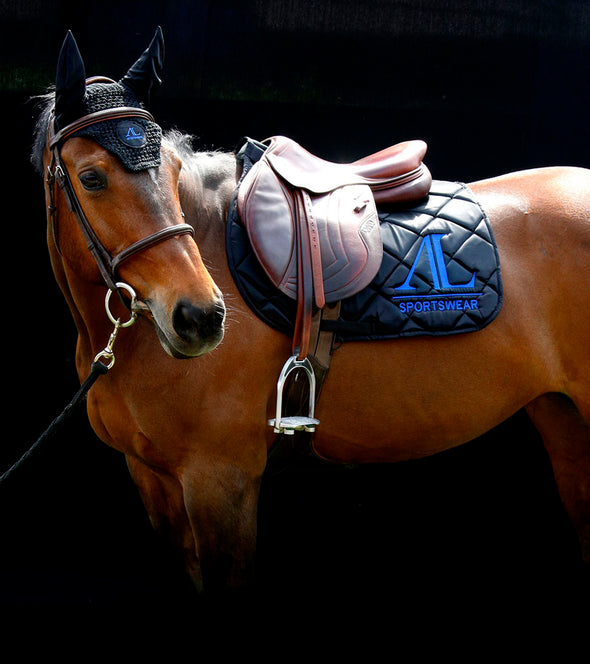 ensemble tapis bonnet base satinee cheval noir bleu roi alexandra ledermann sportswear
