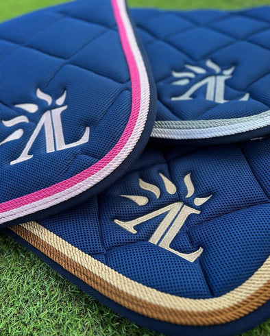 Entretien des tapis de selle : routine, astuces et tendances équestres