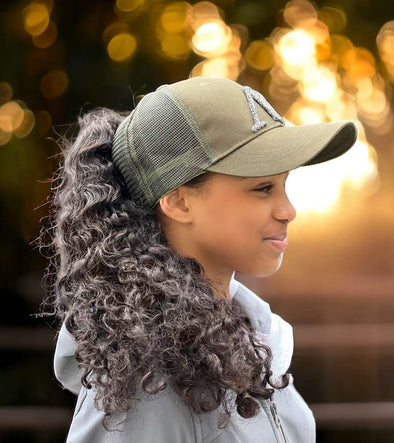 Coiffure cavalière facile : la casquette qui sauve nos bad hair days !