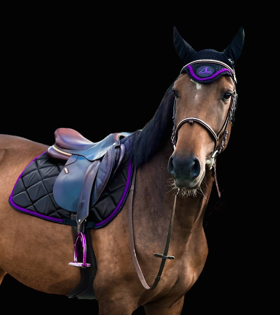 ESKADRON Tapis de Selle SPARKLE PEACOCK - cassis - Boutique Equus Vitalis ESKADRON Tapis de Selle SPARKLE PEACOCK - cassis - Boutique Equus Vitalis
