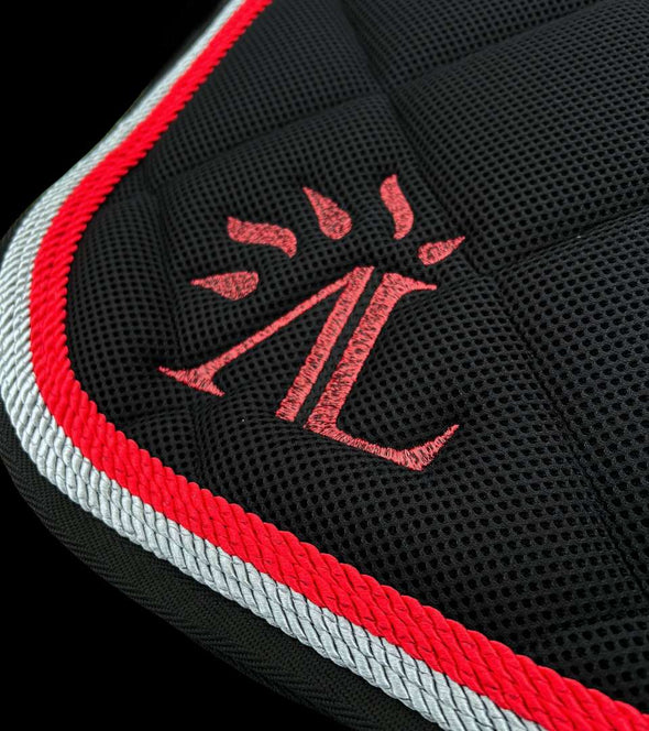 tapis de selle mesh noir rouge silver logo glossy alexandra ledermann sportswear alsportswear