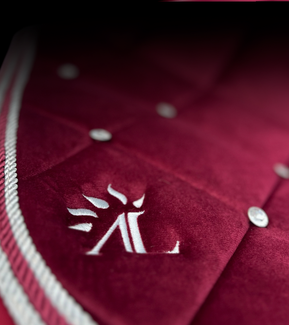 Tapis Velours  et diamant couleur bordeaux marque Alexandra Ledermann Sportswear ALSportswear