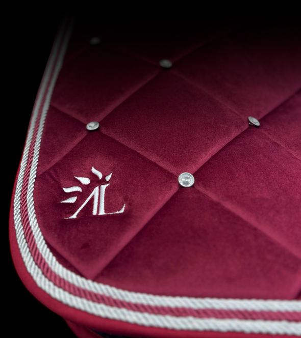 Tapis Velours  et diamant couleur bordeaux marque Alexandra Ledermann Sportswear ALSportswear