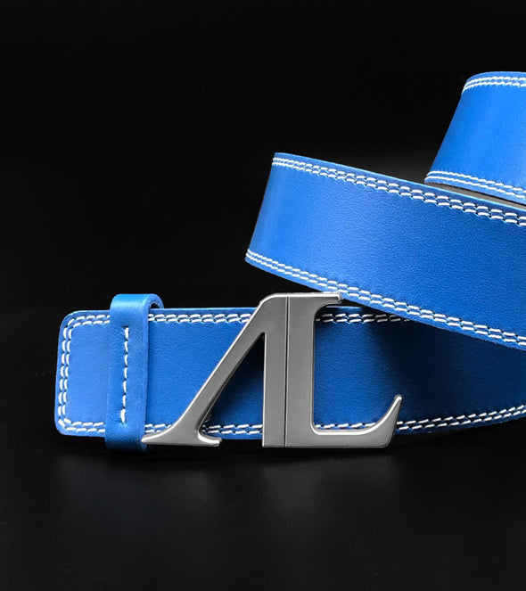 ceinture al cuir bleu azur surpiqures blanches boucle argent mat alexandra ledermann sportswear