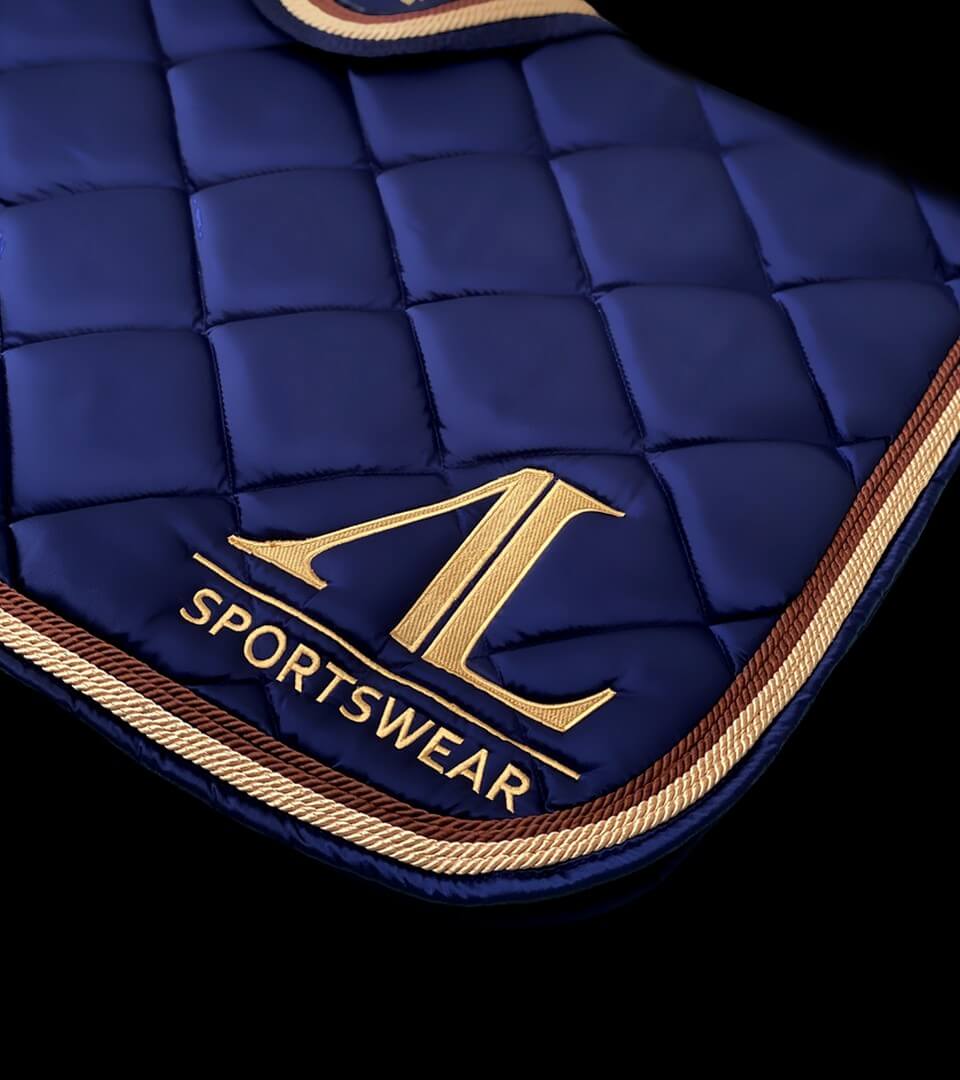 Tapis de Selle Bleu Marine, 4 Cordes Or & Caramel • AL Sportswear –  Alexandra Ledermann Sportswear