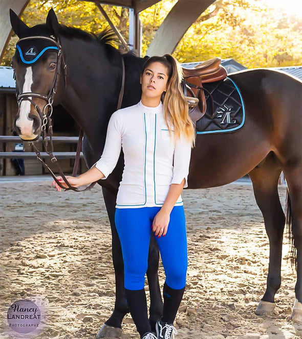 Polo equestre HapsBurg Blanc Liseré Bleu gris Alexandra Ledermann Sportswear ALSportswear
