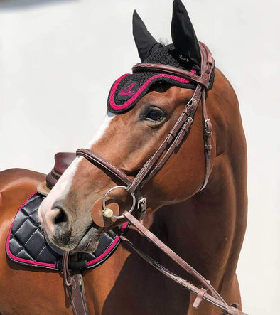 bonnet cheval noir cordes magenta profile alexandra ledermann sportswear alsportswear