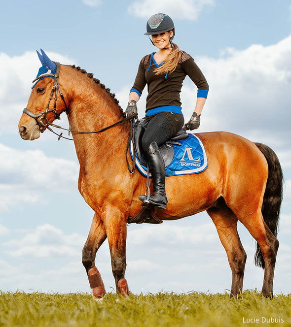 ensemble tapis et bonnet bleu roi cordes dorees blanc alexandra ledermann sportswear al sportswear